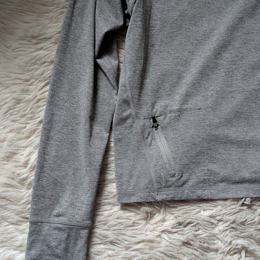 EUC Vuori Crescent Half Zip Pullover in Heather Gray - Picture 13 of 16